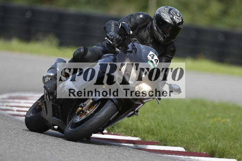/53 16.09.2025 Track Day Domi Aegerter ADR/Gruppe gruen/44